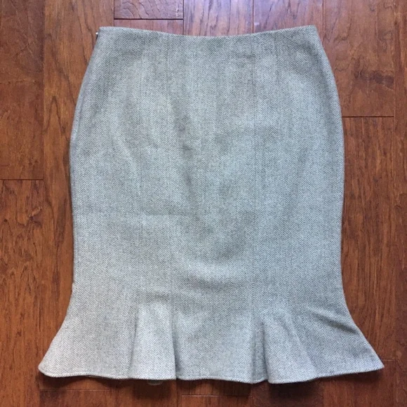 Chloe Wool Tweed Trumpet Skirt in Beige - Size 44 - Picture 2 of 8